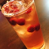 杏露酒のソーダ割り＊ベリーを浮かべて♡